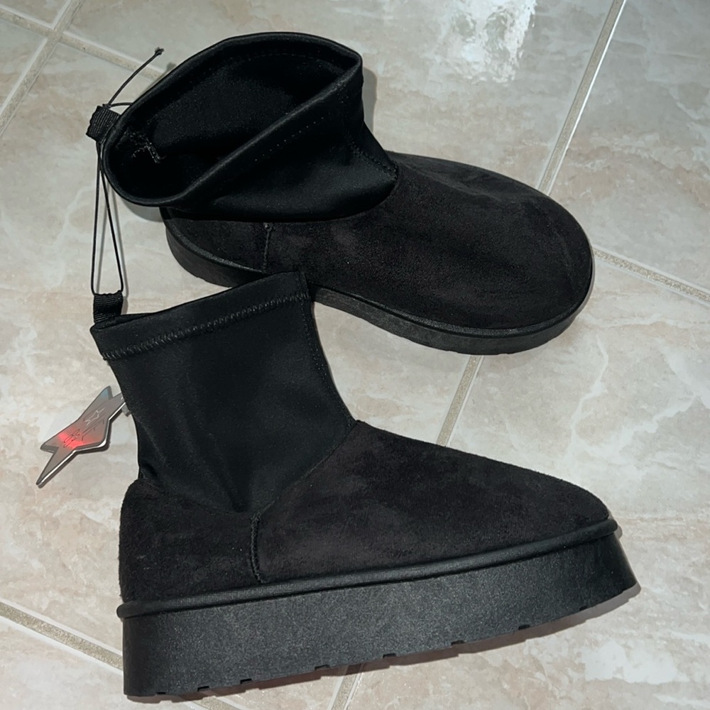 NWT black dipper platform faux suede boots (7) - Picture 1 of 6